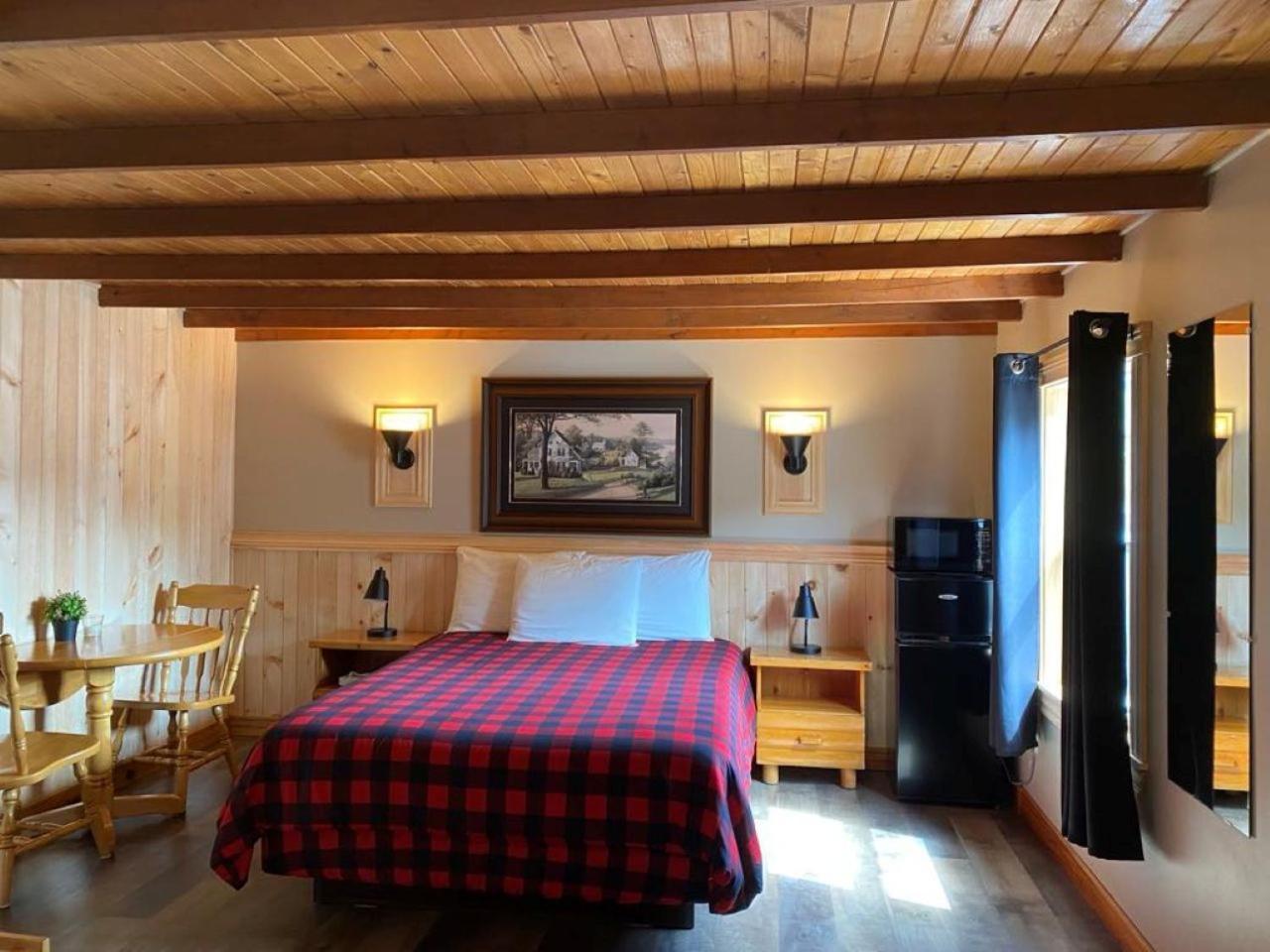 Auberge Micky Inc Edmundston Exterior foto